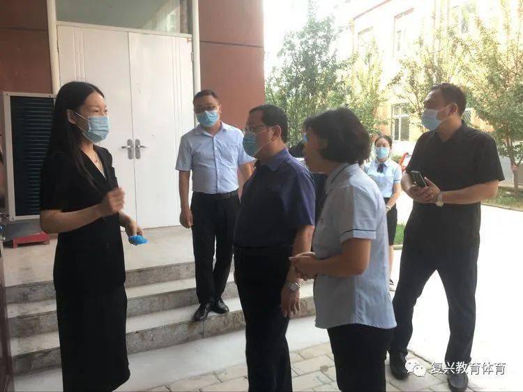 复兴区副区长张莹一行深入学校督导卫星厨房工作