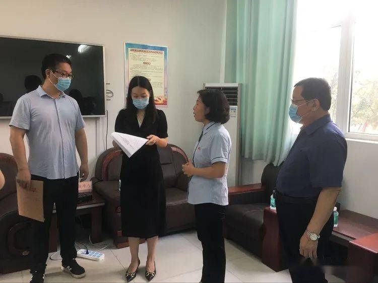 复兴区副区长张莹一行深入学校督导卫星厨房工作