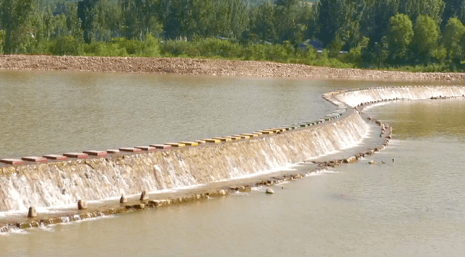 旅发进行时水利局开展清漳河沿线环境整治提升工作