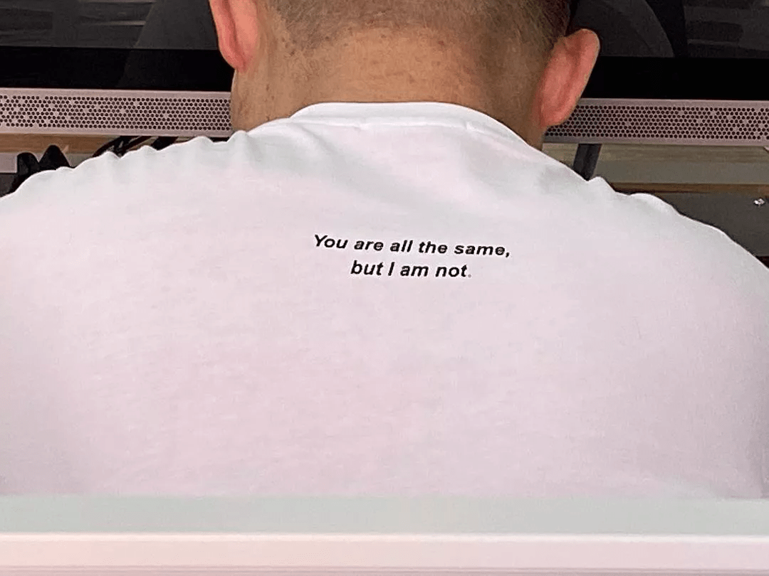 这些衣服的slogan不止酷还有态度