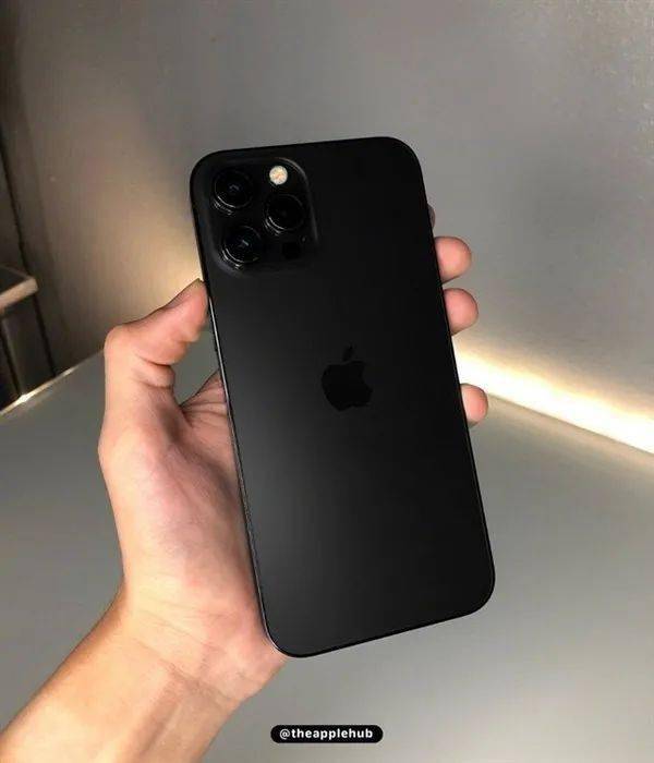 iphone 13 pro 上手图曝光:哑光黑配色回归_苹果