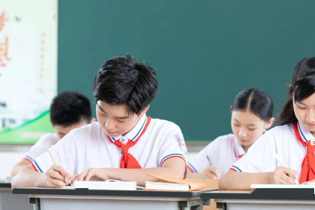 今天开始全国小学生延迟放学2小时接送难看似解决的背后新问题又出现