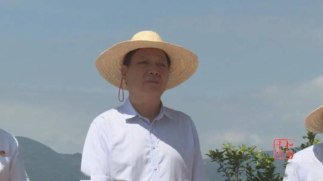 调研中,吴达金肯定了我县在生态果园建设上取得的成效,指出在推广特色