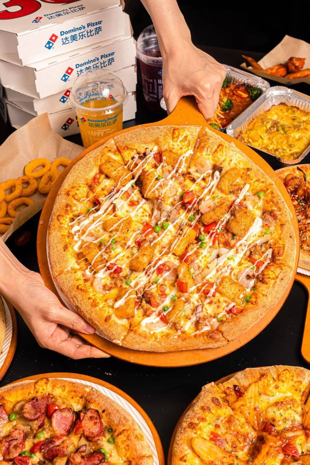 达美乐「金枪鱼海鲜荟萃比萨」上新,创新升级「双底酱」更美味!