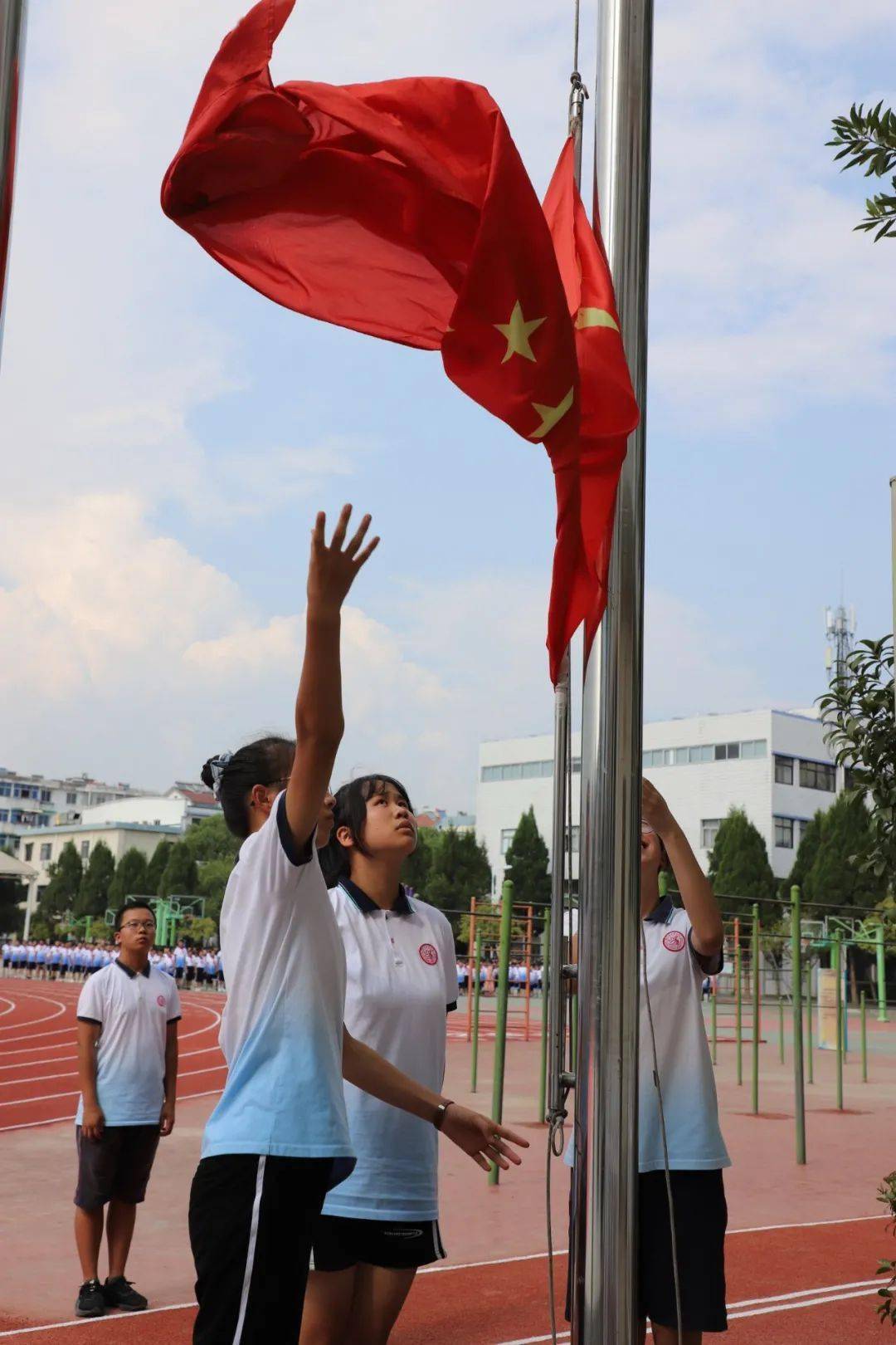 衢州市兴华中学校服图片