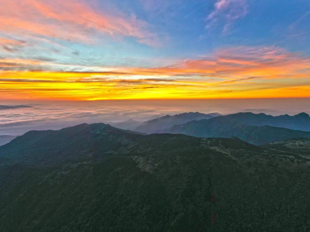 盛世美铅 | 我在黄冈山,带你远眺日出!_铅山县