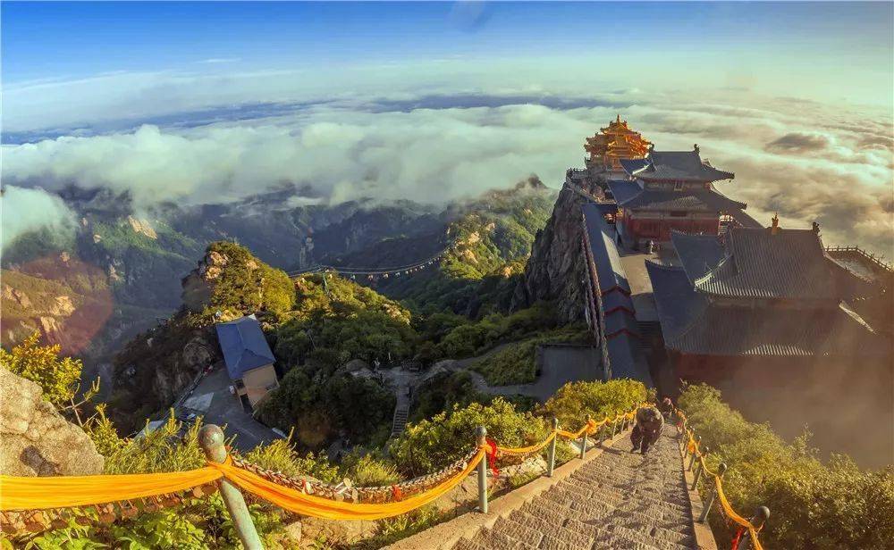 当秋色遇上云海你一定想不到入秋的老君山居然这么美