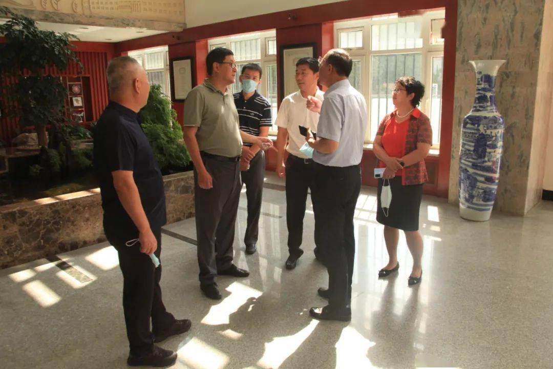 大连市教育局王帅章局长深入教学一线视察二十四中学