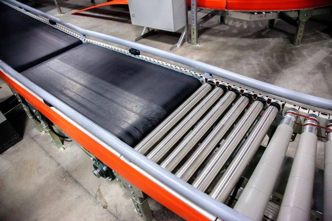 看德马i G5平台如何在各行各业的智能物流系统中大显神通 输送机