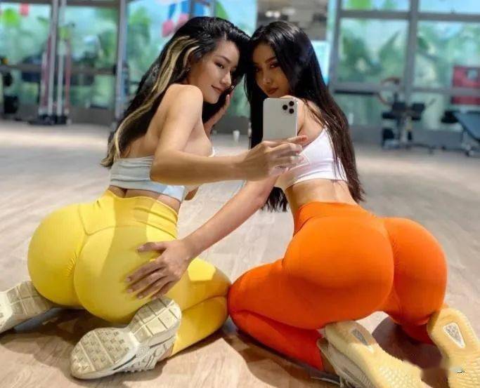 健身网红的财富密码就是跪在地上拍照