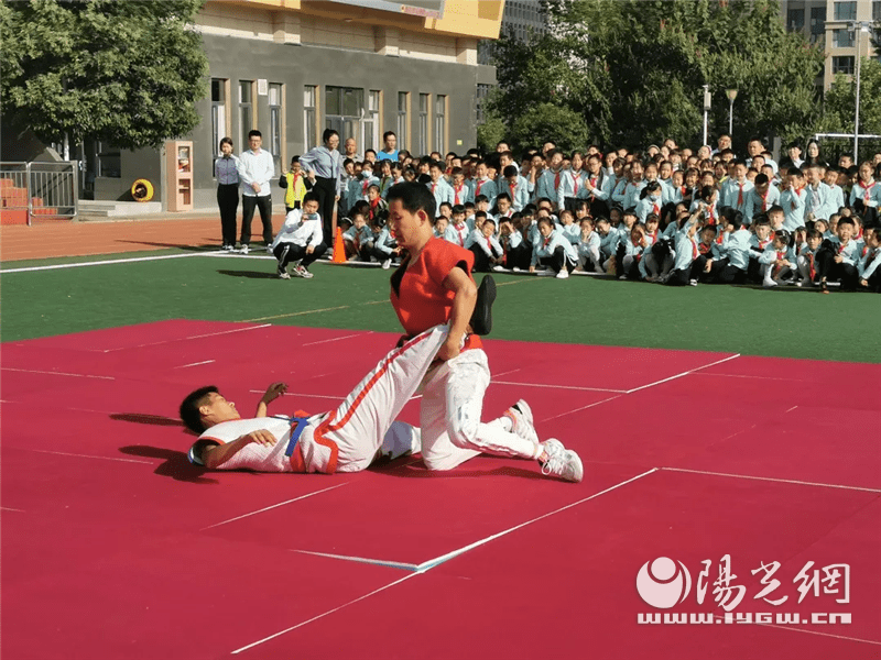 中国跤进校园啦未央区中国式摔跤少儿训练基地在马旗寨小学成立