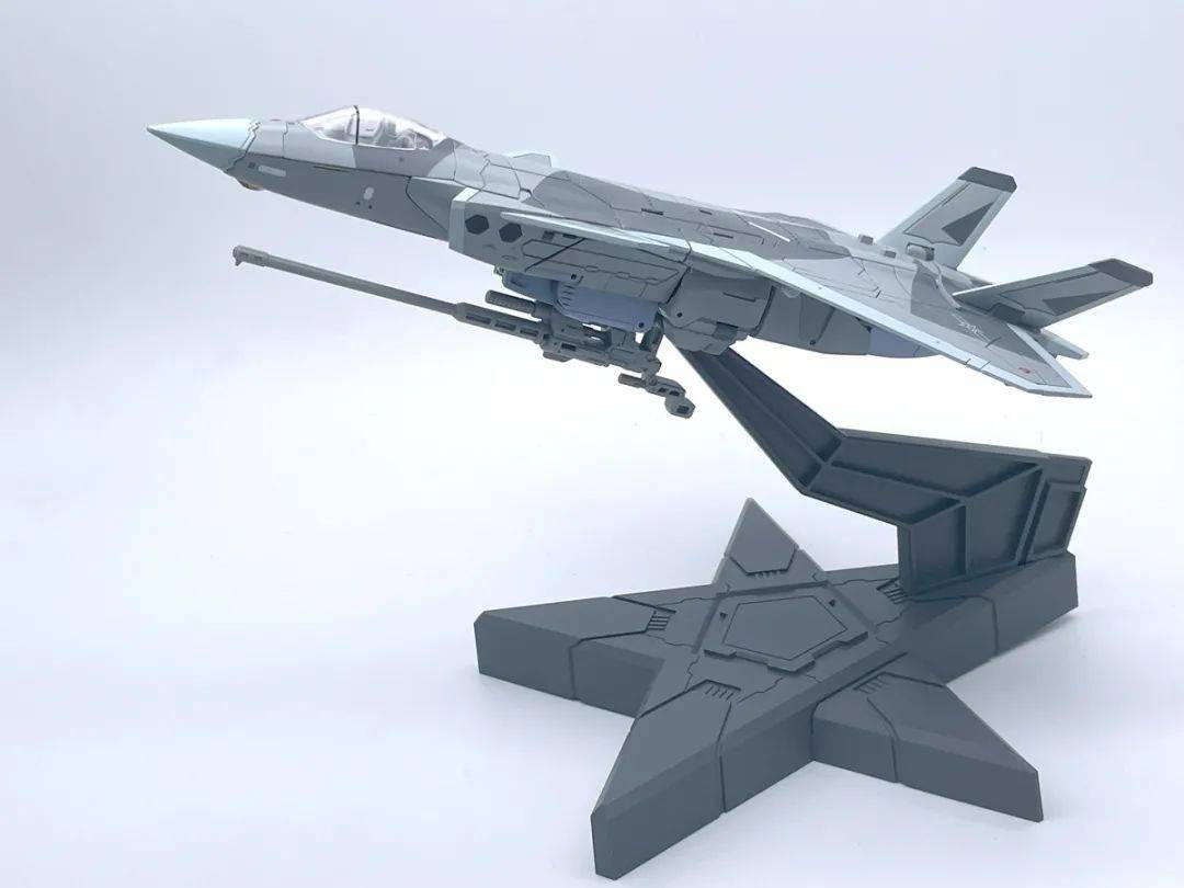 当然你也可以选择不放枪架机器人上架子就更帅气了~~由于架子的高度