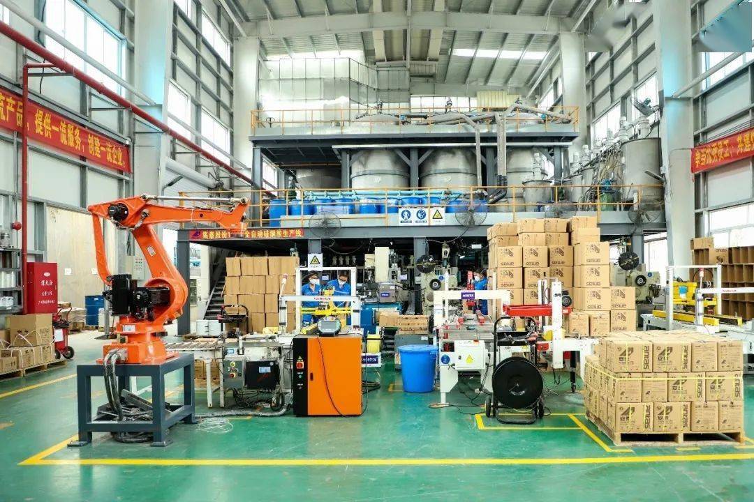 工厂拥有全自动螺杆生产线6条,是全国密封胶年产能最大的生产企业之一