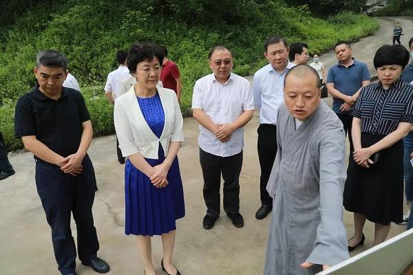 9月7日,市委常委,统战部部长李静赴九龙坡区实地调研检查华岩寺管理和