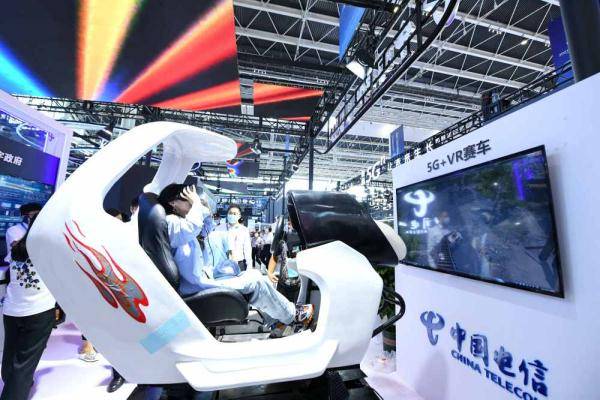 新华社|河北石家庄：数博会上的“智慧5G+”
