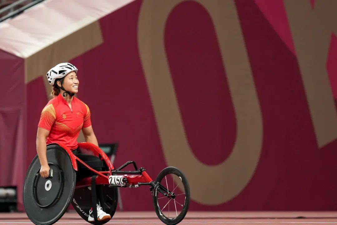 残奥会轮椅竞速运动员图片
