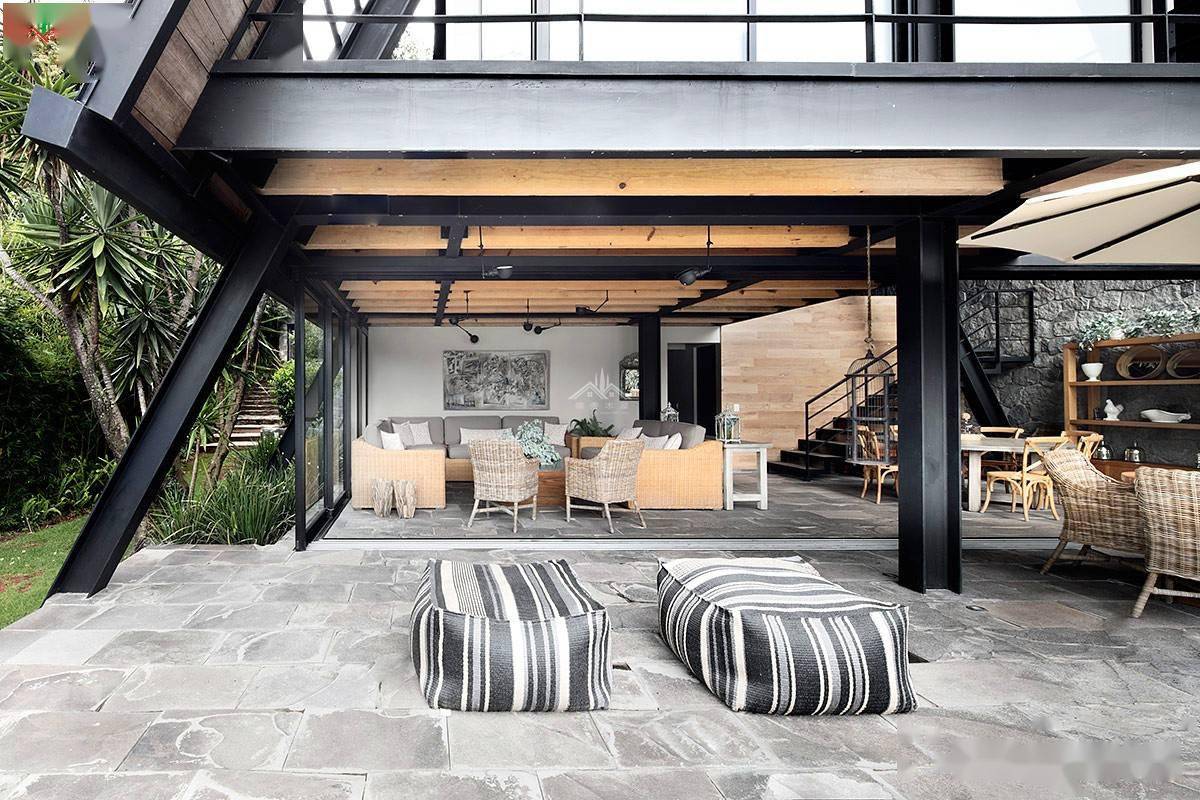 如果你喜欢三角形木屋那么别错过这两款钢木结合的现代风格三角屋