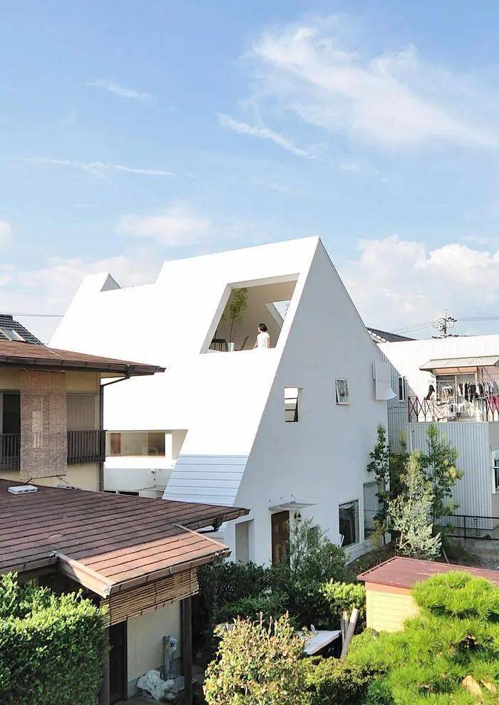 别具创意的日本极简白清新住宅