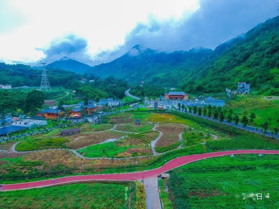 雅安市蘆山縣飛仙關鎮鳳禾村