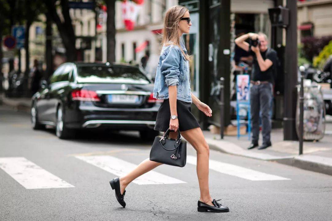 穿高跟鞋上班一天会不会很累 29700d6a4fe8429eb974215d32a29576.jpeg