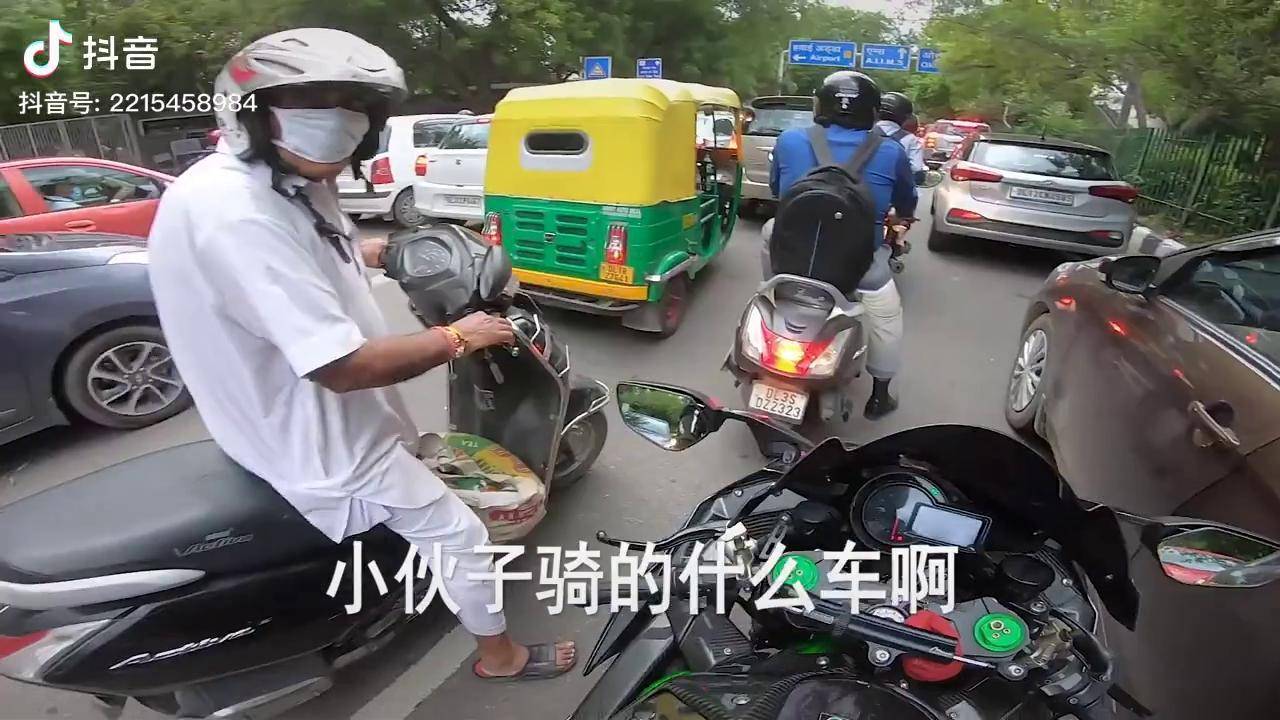 机车看大爷的头盔就懂了川崎h2