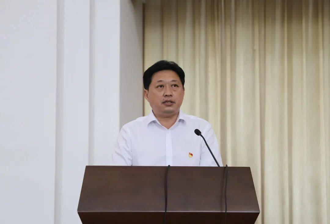 先进集体代表杜云朋(平谷五中党委书记,校长)作典型发言▲师德标兵