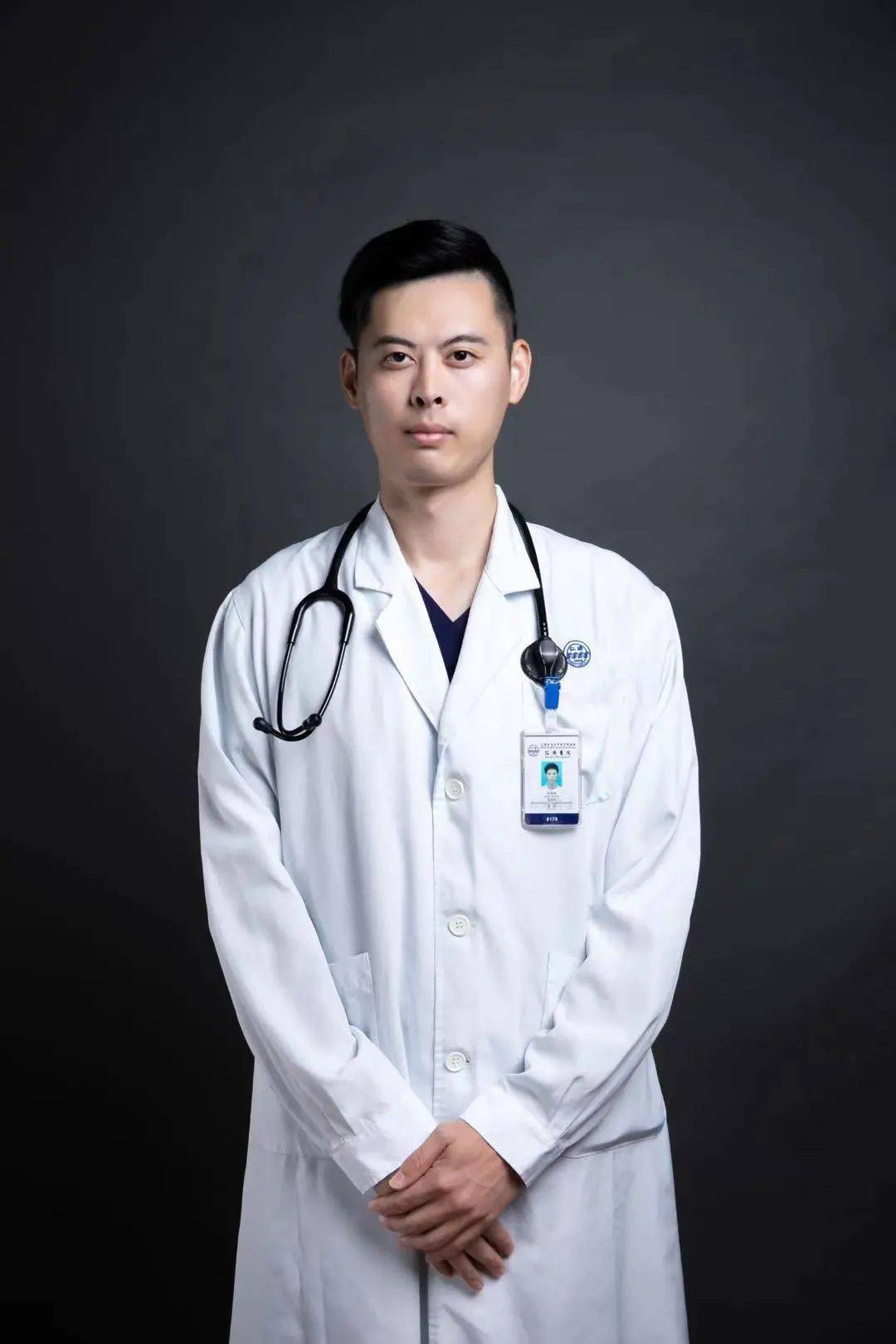 张晓彬急诊科教师寄语医路崎岖崎岖中见阳光希望自己引领的这段路