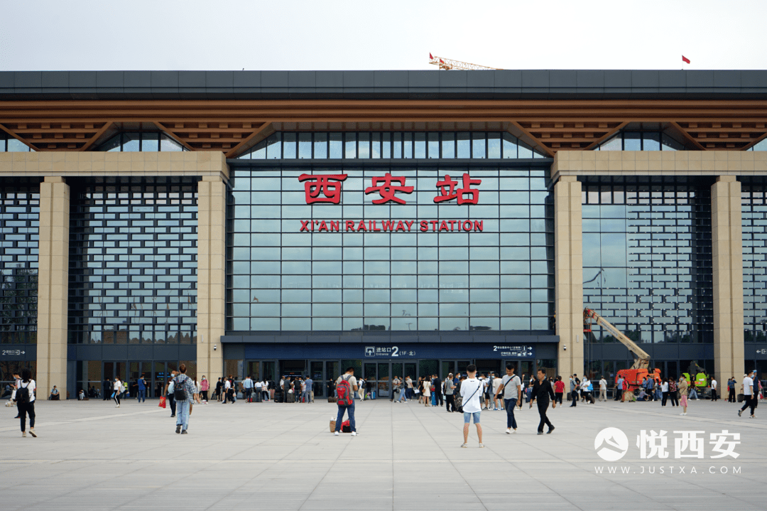 阳安铁路首开复兴号,陕南多地迎来"绿巨人"