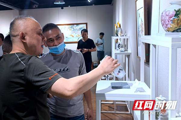 艺术|看艺术家对瓷绘的探索与思考 “关兰·瓷彩2021”开展