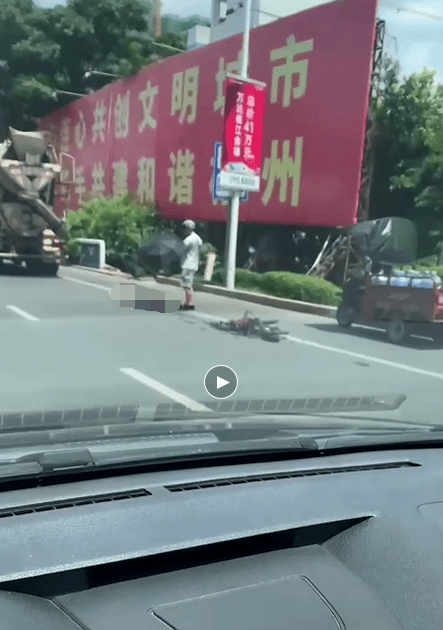 太仓滨河路车祸图片