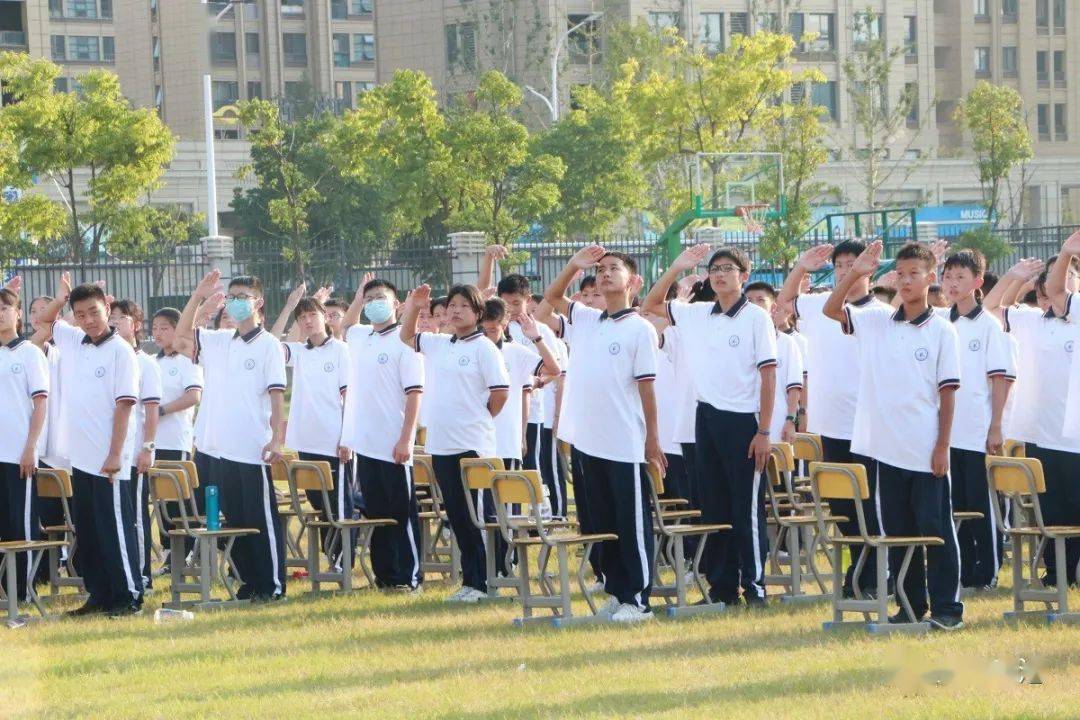 月亮湖初级中学举行开学典礼