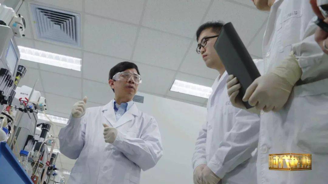 比如填补新药市场空白的康立生公司董事长程刚,研制生物芯片的程京