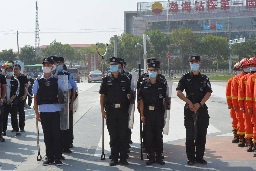 任丘市公安局特巡警大隊參與開展任丘萬達廣場消防疏散實戰演練暨反恐