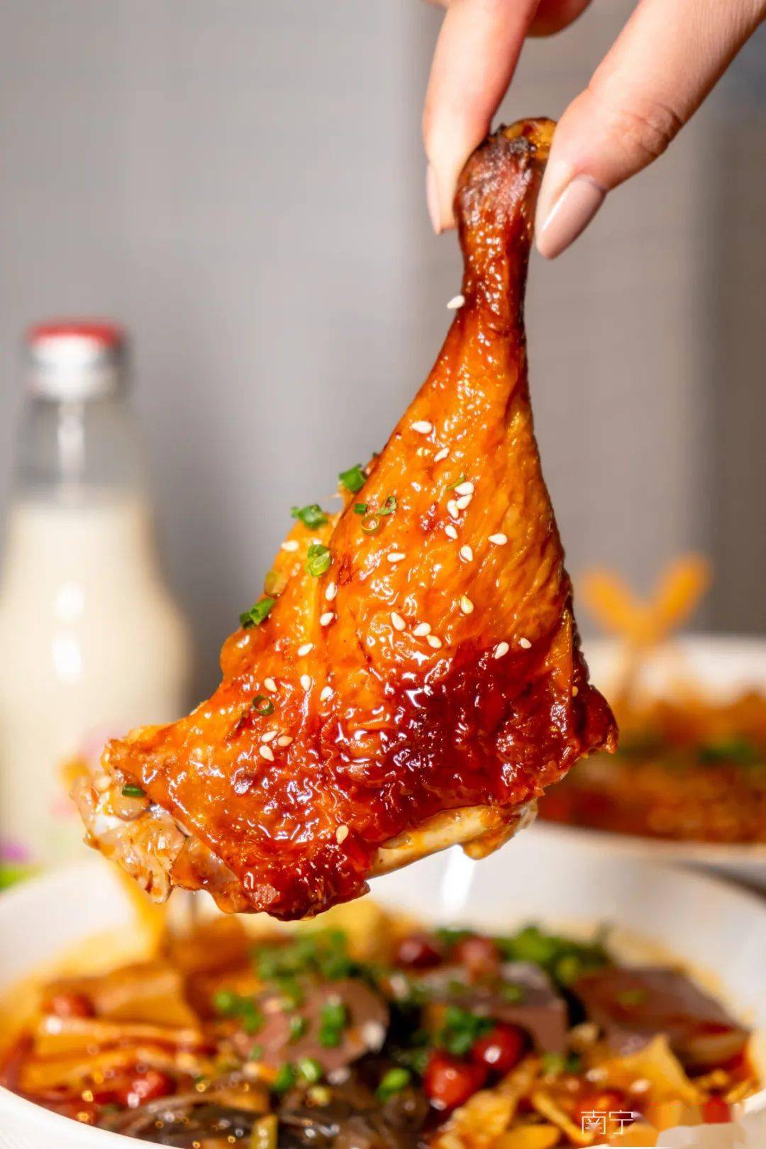 在藤椒螺蛳粉的基础上仅需 6元,就可以升级为烧鸭腿螺蛳粉,极大满足了