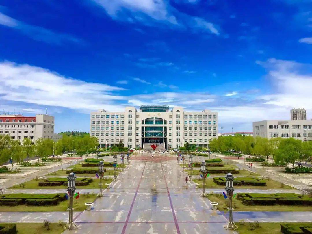 哈尔滨商业大学主楼图片