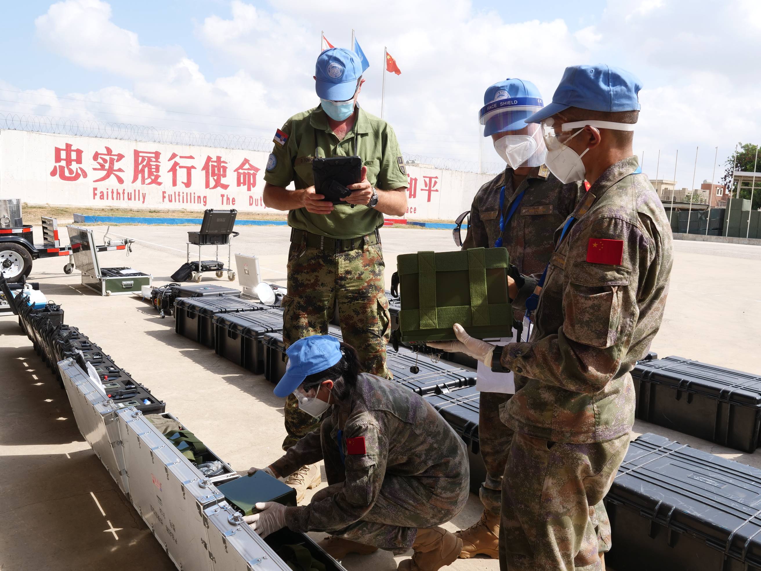 中国第20批赴黎维和多功能工兵分队通过联合国装备核查