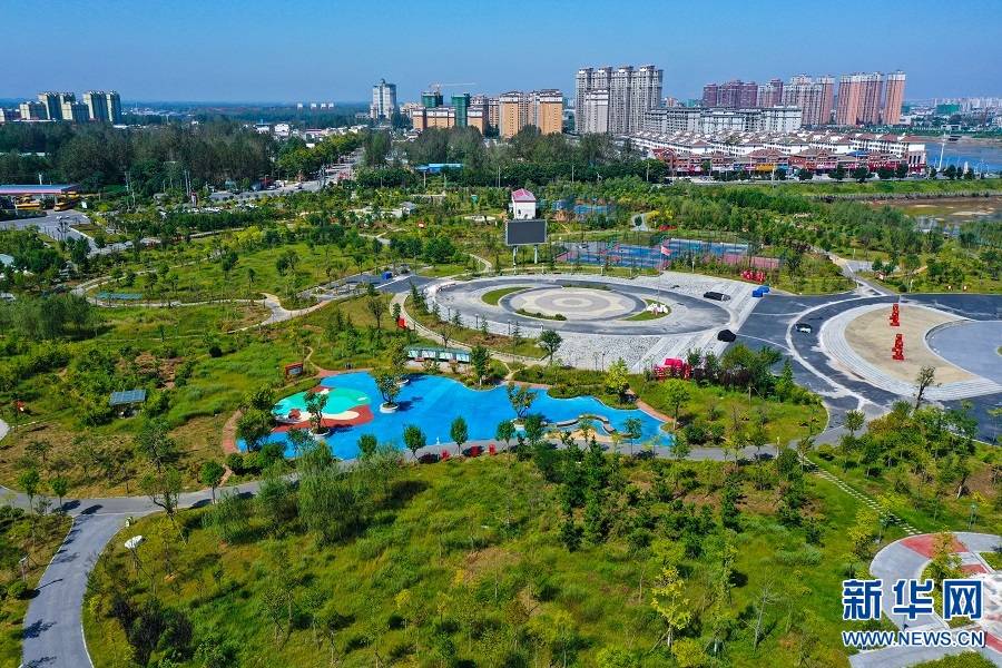 信阳光山:河滩"变身"开放公园