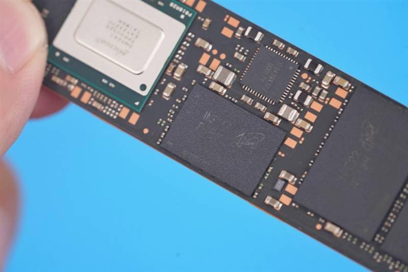 测试|英睿达P5 Plus 1TB SSD评测：176层闪存飚出6.7GB/s 还真不贵