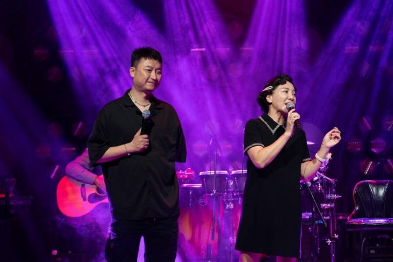 艺术|百名“赫本”齐聚鹏城 感谢师恩大型穿越派对在胡桃里举行