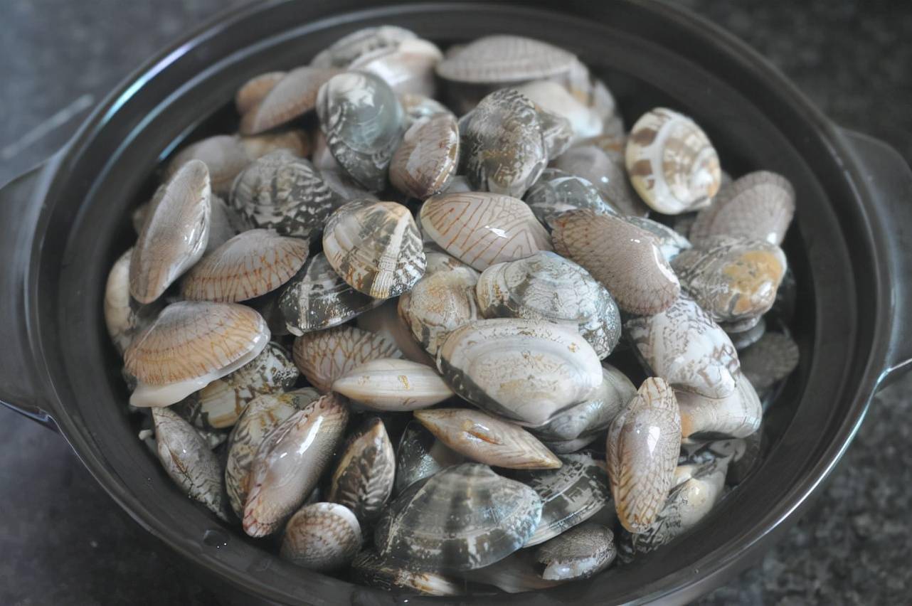 7块钱1斤的蛤蜊是秋补佳品简单一焖肉香汤鲜男人尤其要多吃