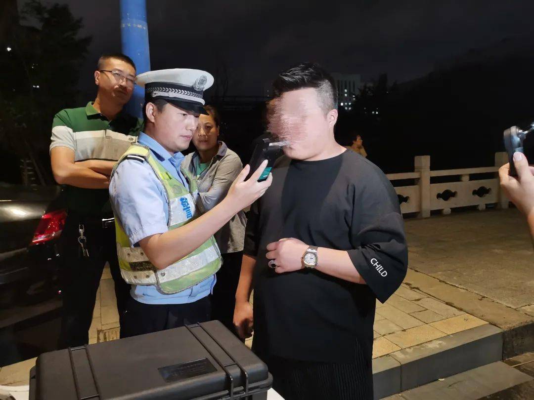 67直击姜堰抓酒驾第一现场堪比大片