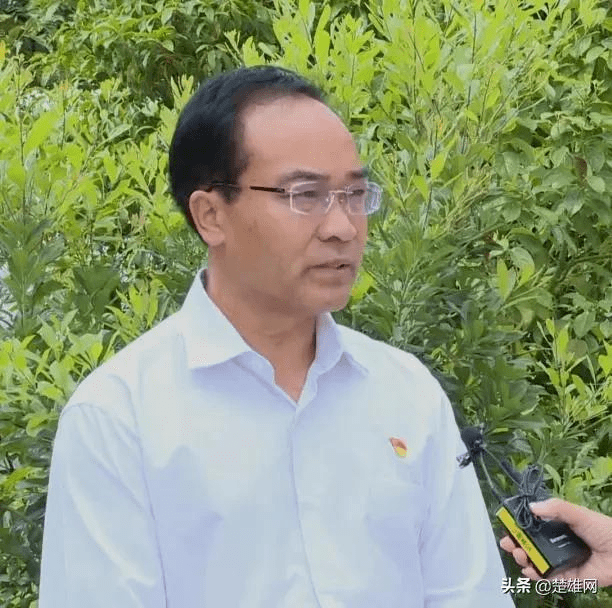 李文伟无私奉献情满校园