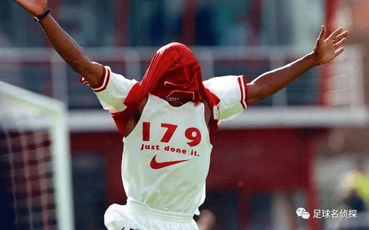 1997年的9月13日,伊恩-赖特在阿森纳4-1战胜博尔德的比赛中上演帽子