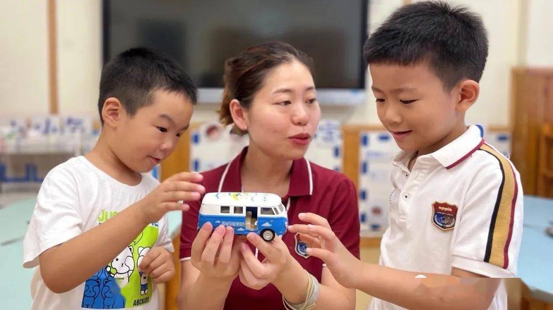 孩子几个月会自己拿东西玩 6e021b6ee0c84791b57285c31e93ef5b.jpeg