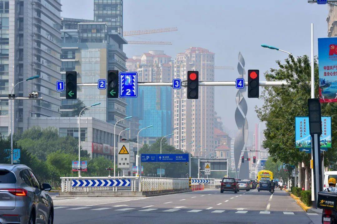 达天下泰达再添多个可变车道电子屏温馨指引功能上道了