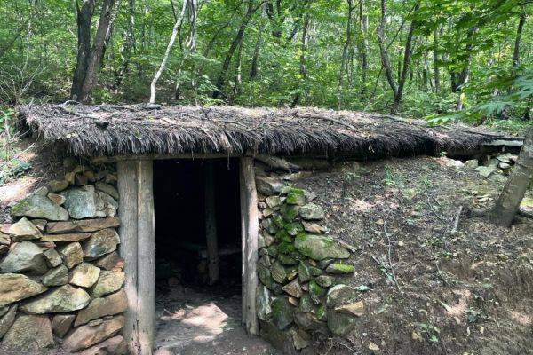 抗联密营白山黑水间的抗战堡垒