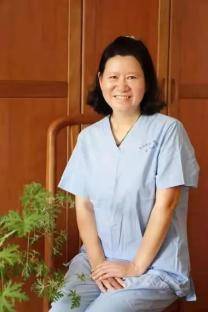 影响|为让女儿长高，每天逼其跳绳3000个，孩子走路直说疼