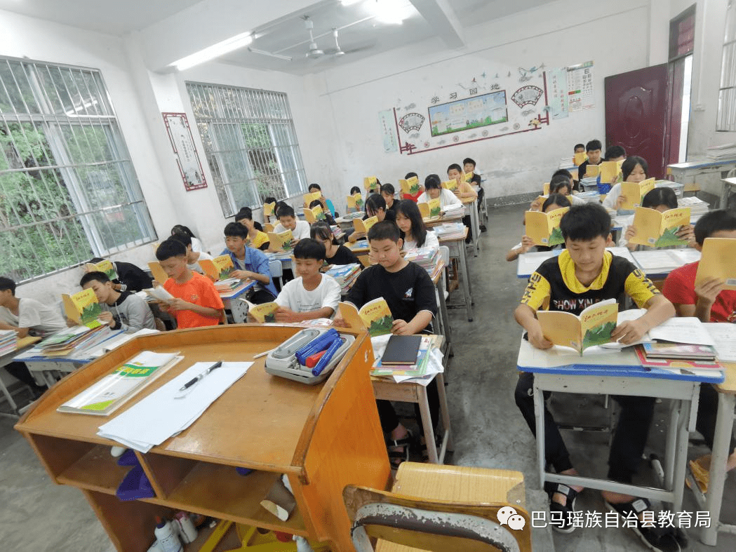 龙田初级中学积极开展红色传奇进校园系列红色活动