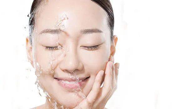 皮肤保养方法图解 62812117ec6640bd8a6b36ee4f019fc2.jpeg