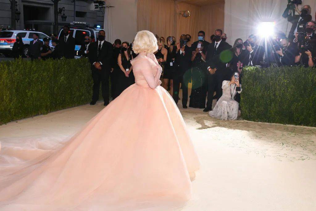 Fashion|笑到捶地，这是我见过最吊炸天的奇葩时尚...